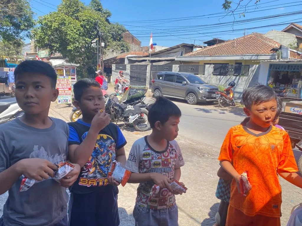 This image has an empty alt attribute; its file name is 8.jpg